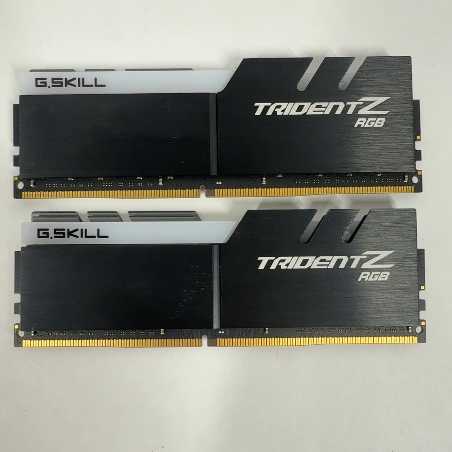 G.Skill Trident Z RGB 32GB (2x16GB) RAM DDR4 3200MHz F4-3200C16D