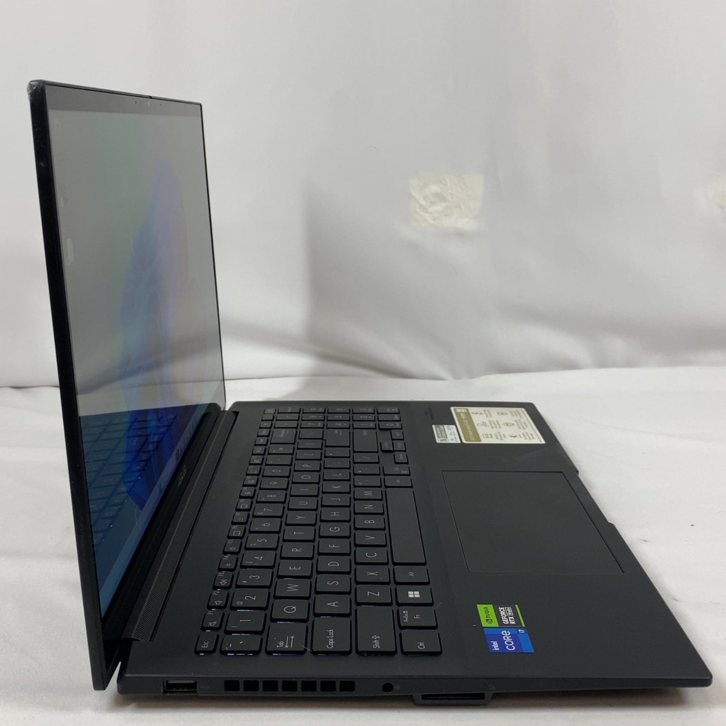 ASUS Creator Q530 15.6" i7-13620H 2.4GHz 16GB RAM 5 SSD GeForce RTX 3050