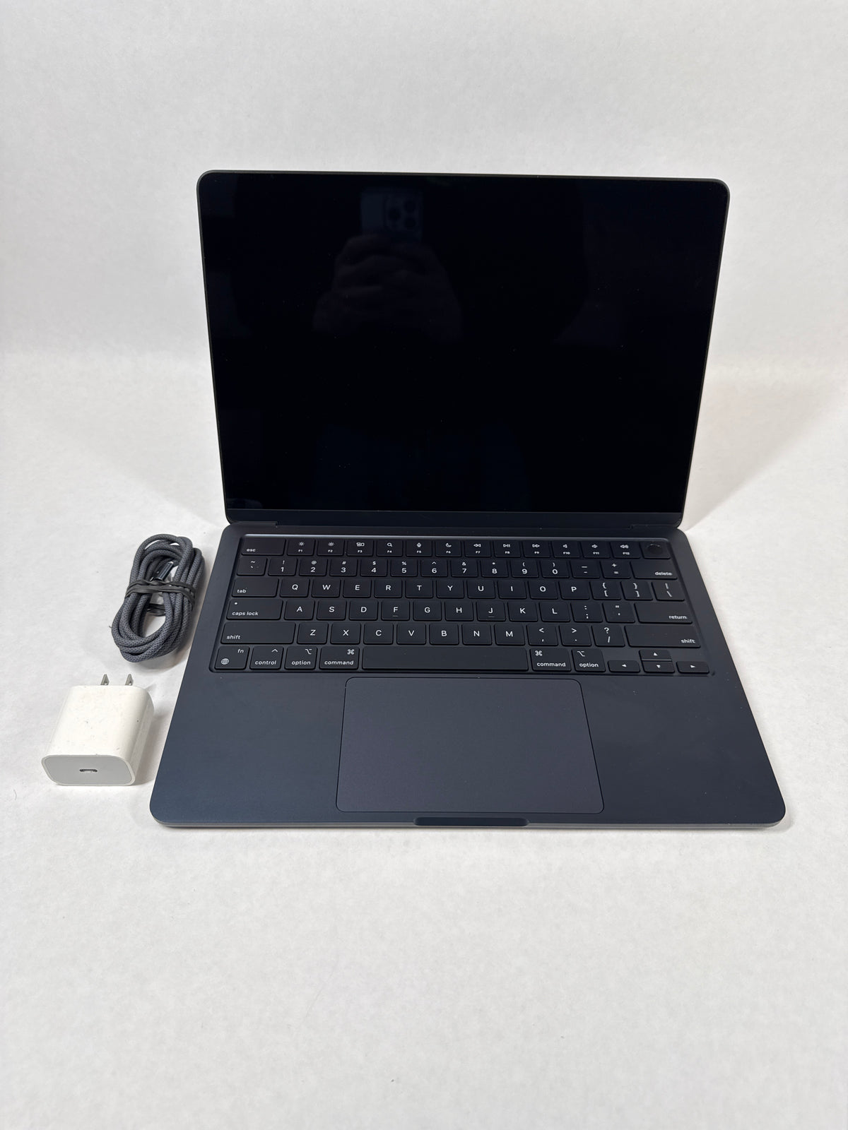 2022 Apple MacBook Air 13.6" M2 8C GPU 3.5GHz 8GB RAM 256GB SSD MLY33LL/A